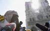 Muçulmanas são presas na França em manifestação contra proibição do véu islâmico